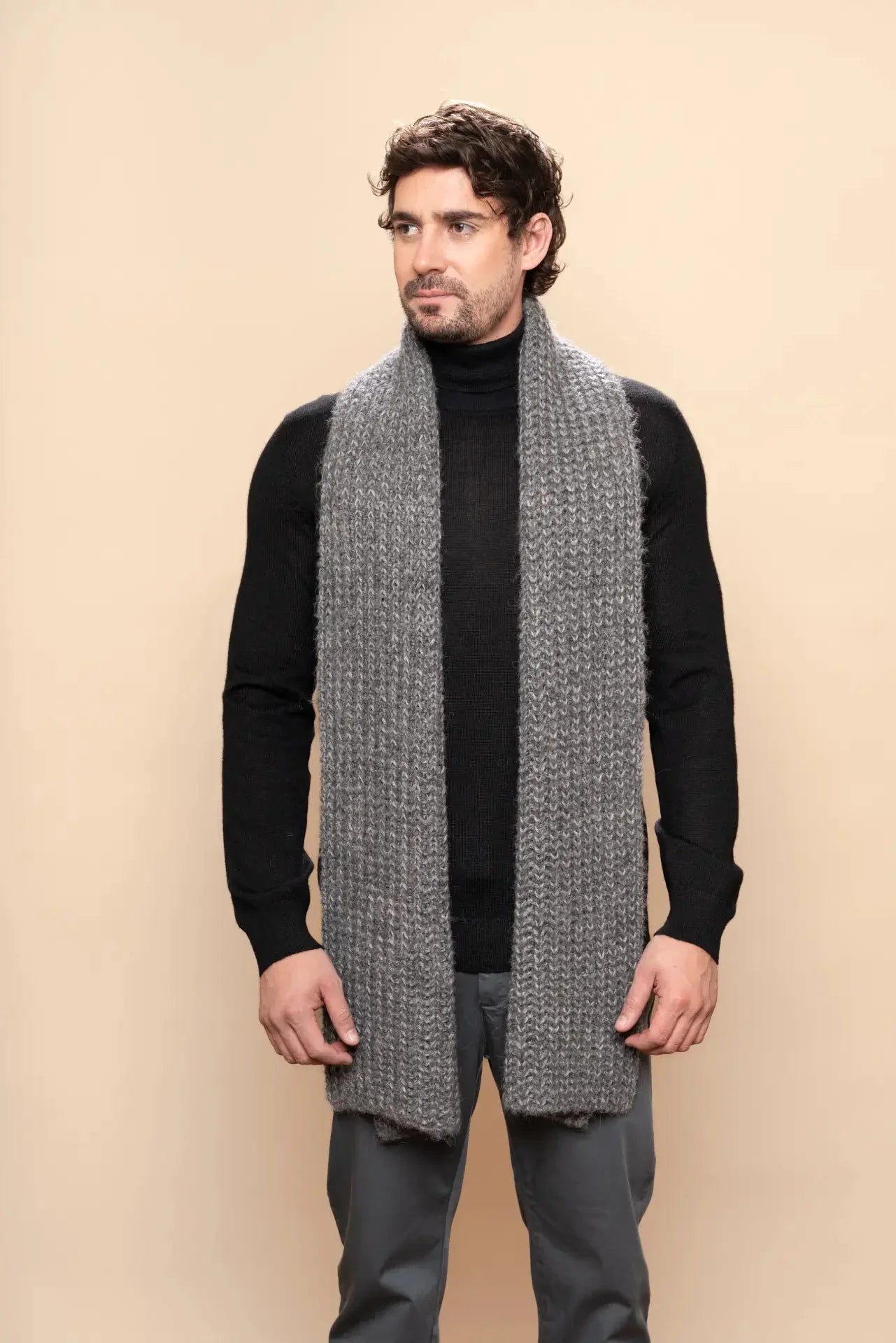 Dick gestrickter Schal