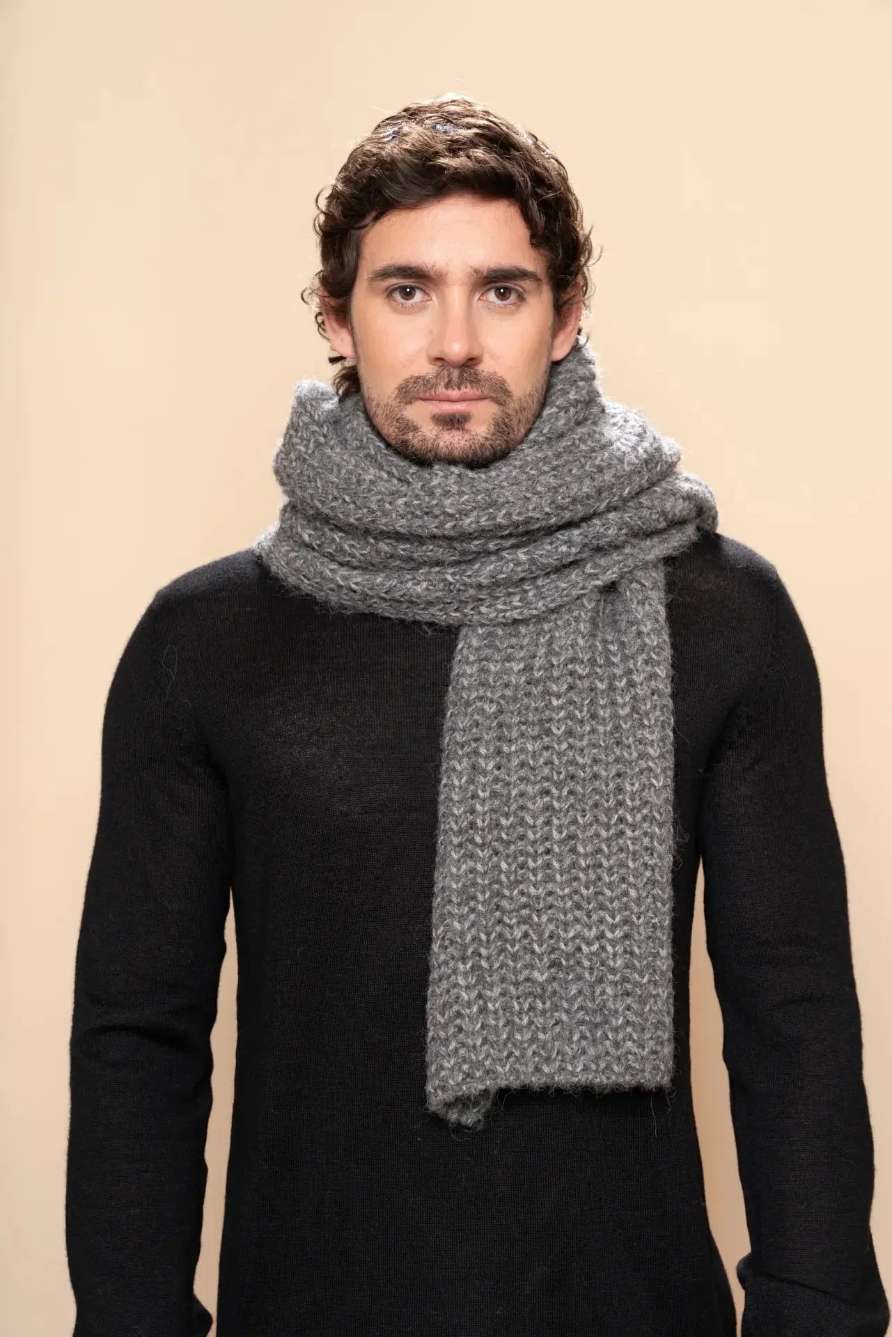 Dick gestrickter Schal