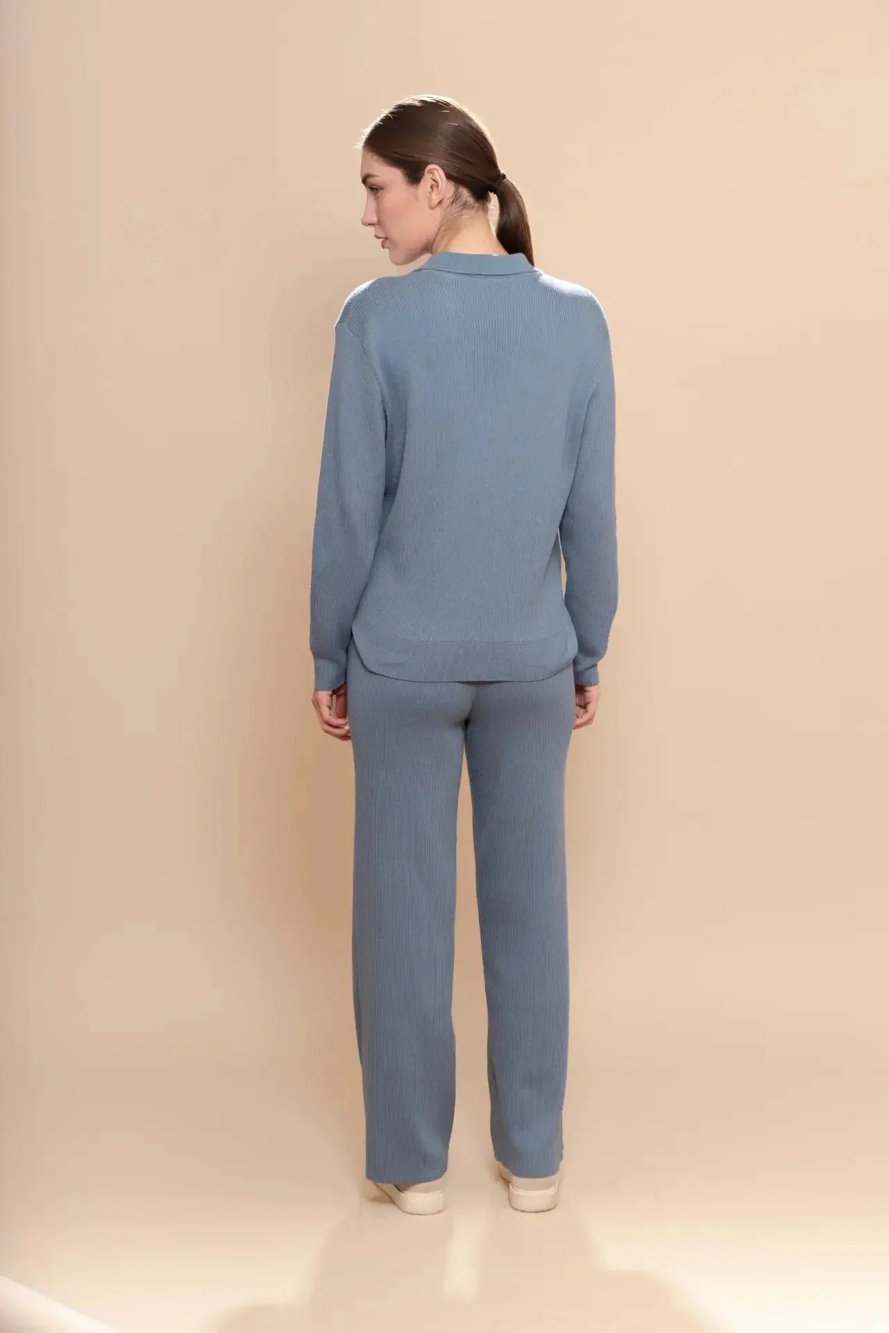 Damentrakset aus Rippenstrick für Freizeit und Entspannung