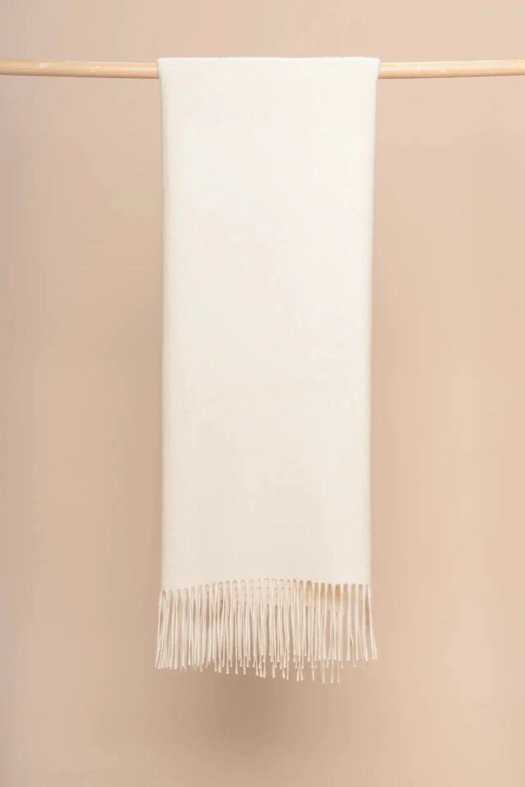 Ungefärbtes Unifarbenes Classic-Decke mit gedrehten Fransen