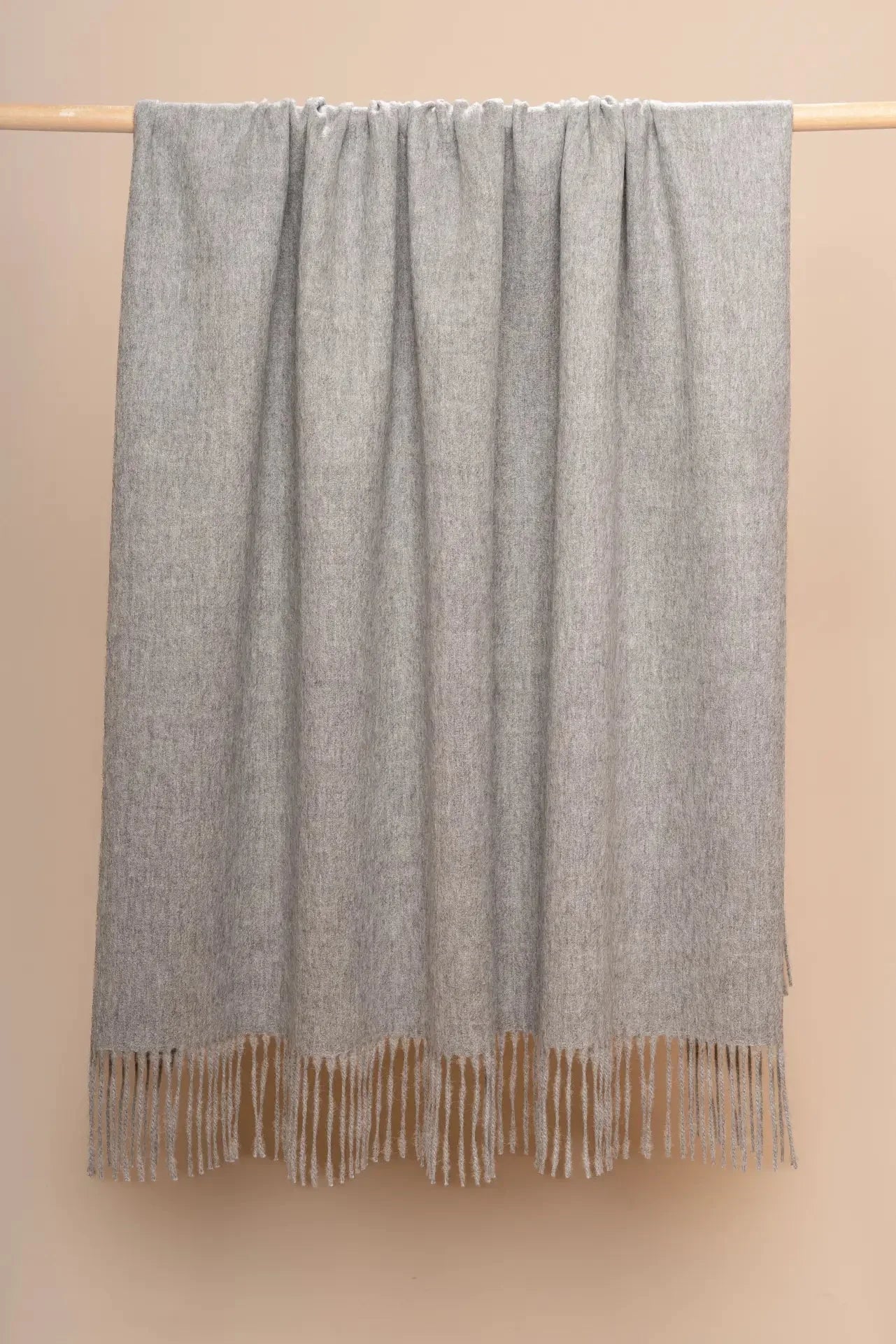 Ungefärbtes Unifarbenes Classic-Decke mit gedrehten Fransen