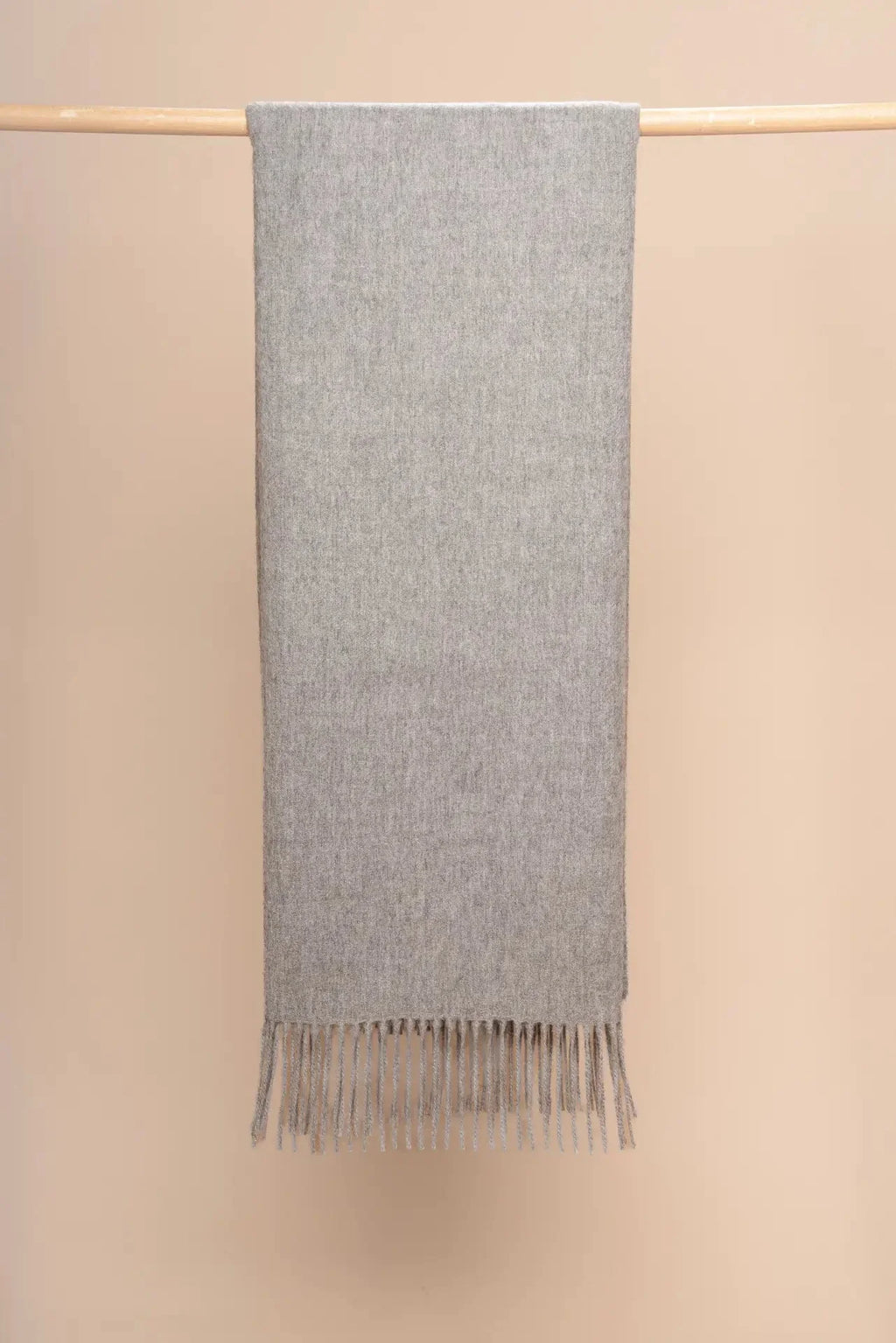 Ungefärbtes Unifarbenes Classic-Decke mit gedrehten Fransen