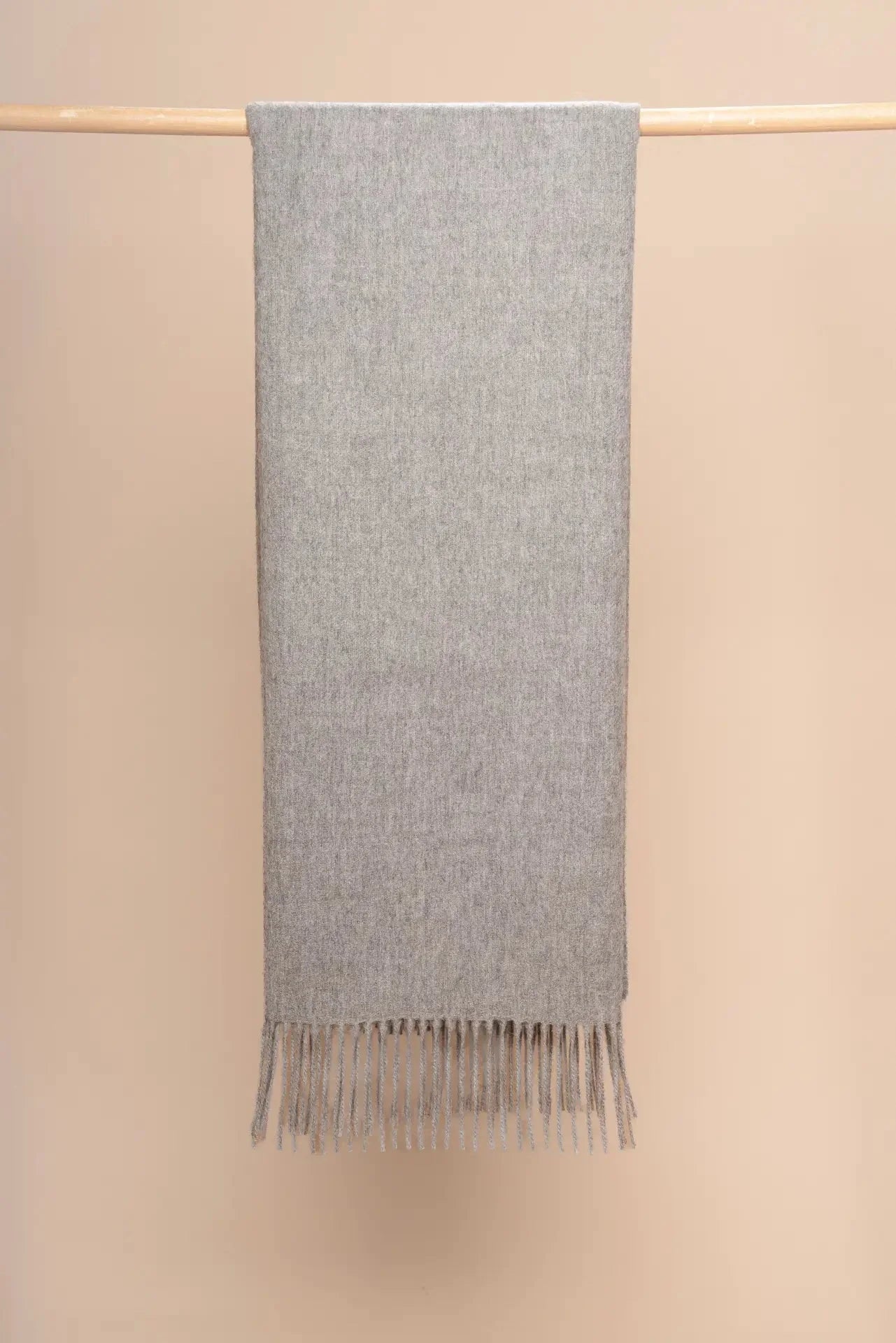 Ungefärbtes Unifarbenes Classic-Decke mit gedrehten Fransen